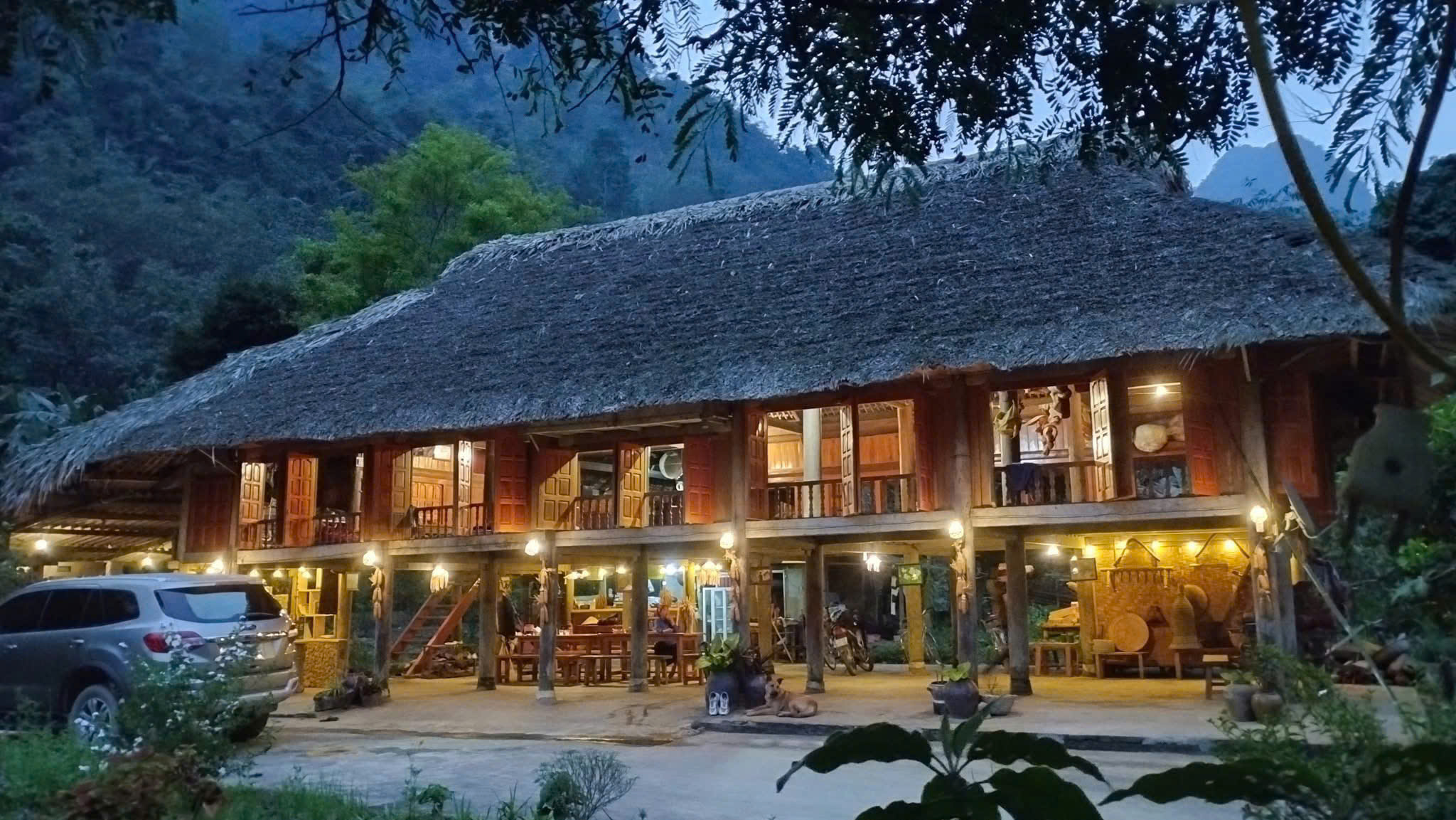 Nhà nghỉ cộng đồng của HTX nông nghiệp và dịch vụ Lâm Thượng được xây dựng theo kiến trúc truyền thống, tạo không gian gần gũi và mang đậm bản sắc địa phương