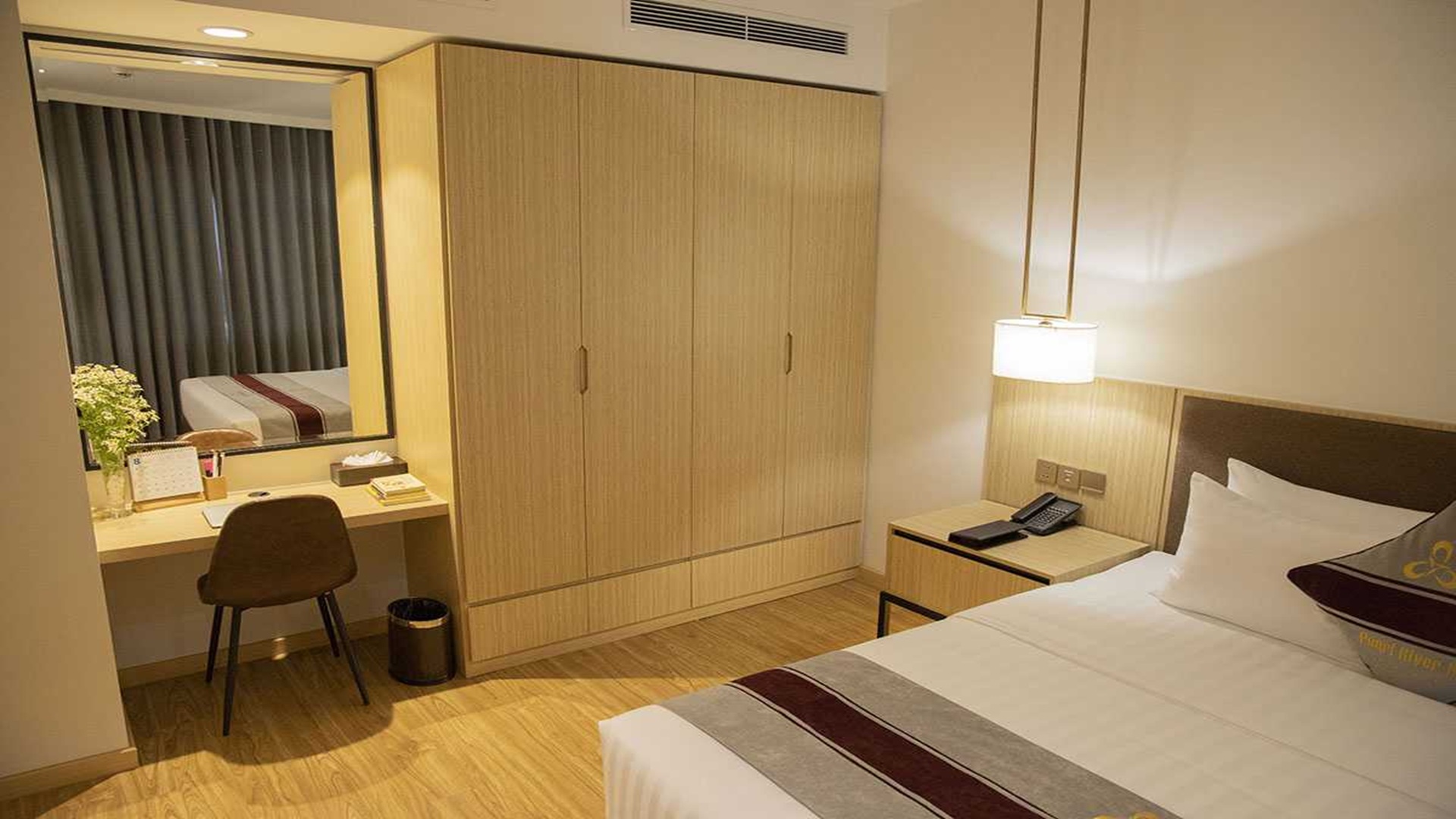deluxe-two-bedroom-apartment-10