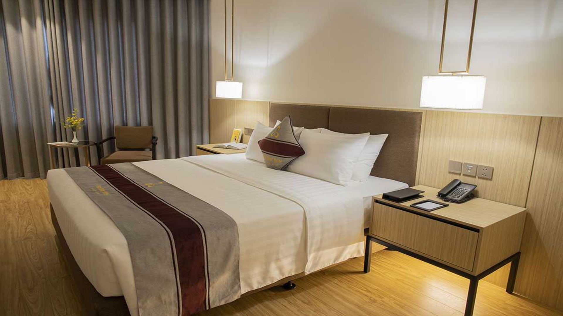 deluxe-two-bedroom-apartment-9